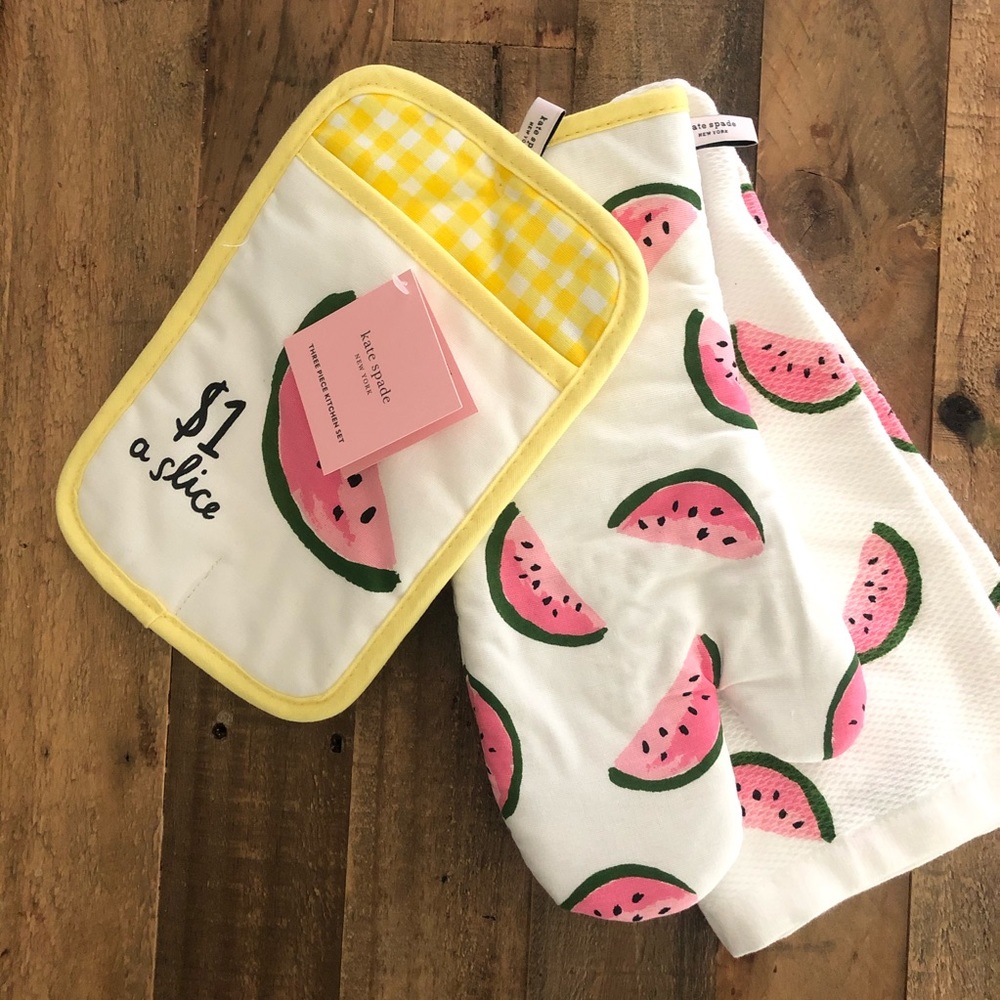 Kate Spade 3 piece kitchen set oven mitt, towel